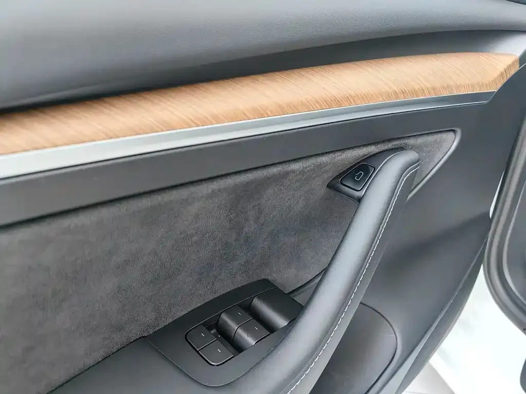 Tesla Model 3 — фото 10
