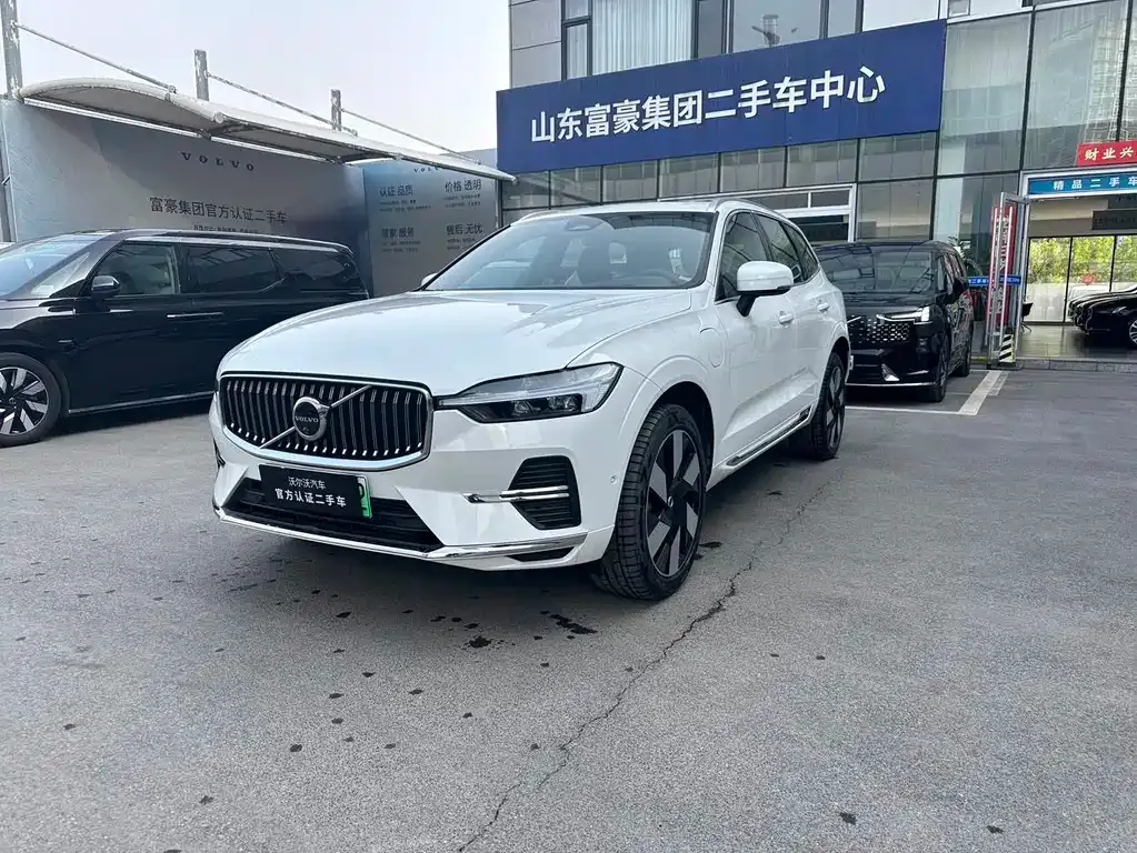 Volvo XC60 PHEV 2024 из CN, фото 1