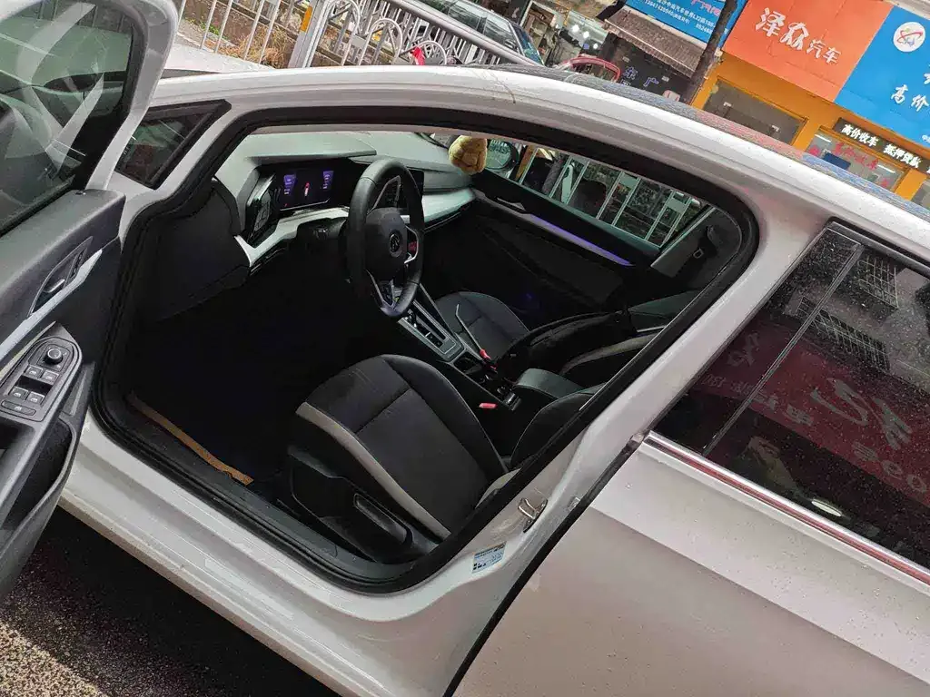 Volkswagen Golf 2024 из CN, фото 9