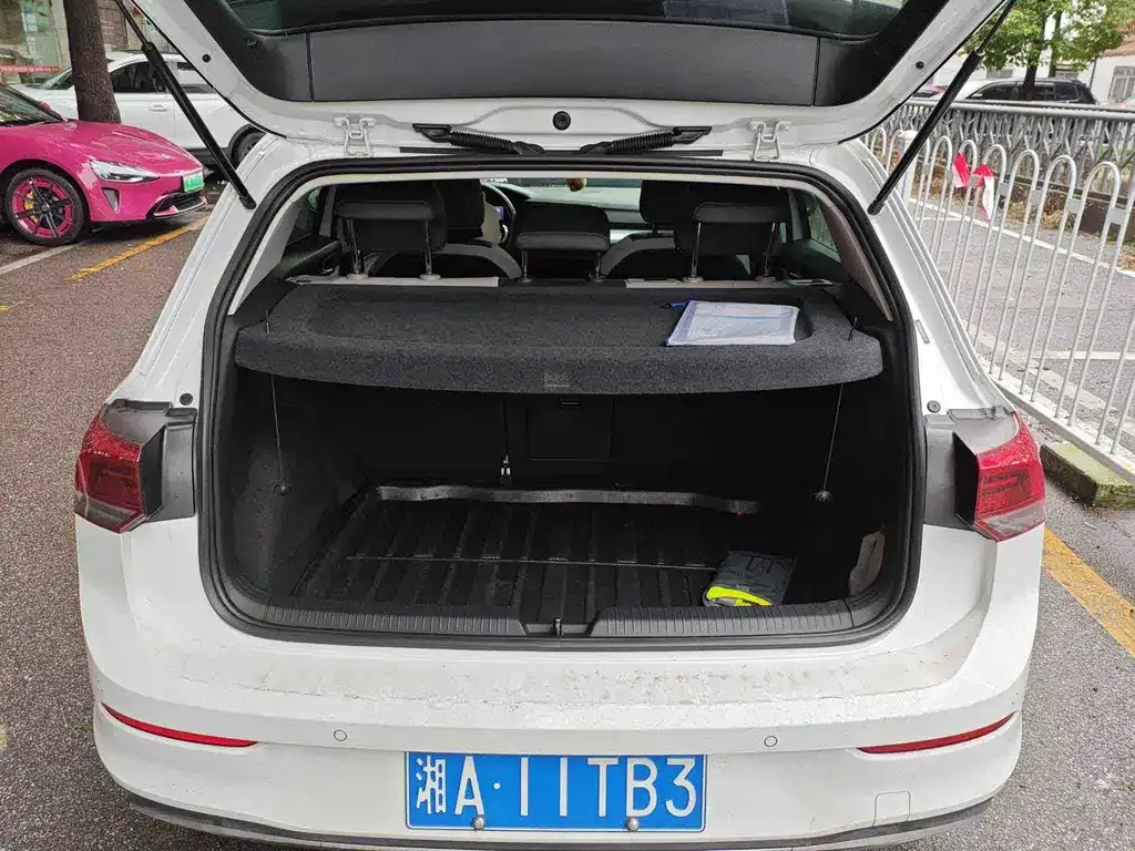 Volkswagen Golf 2024 из CN, фото 8