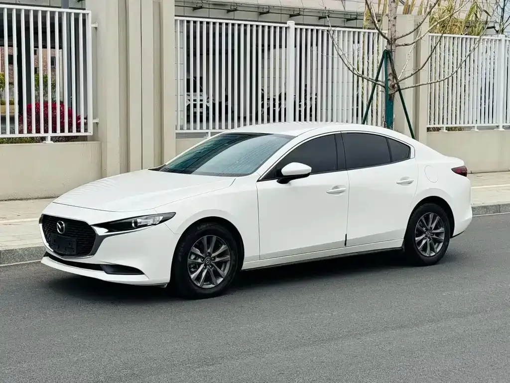 Mazda 3 Axela — фото 1