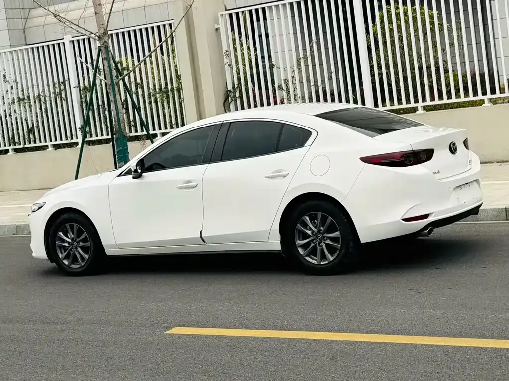 Mazda 3 Axela — фото 5