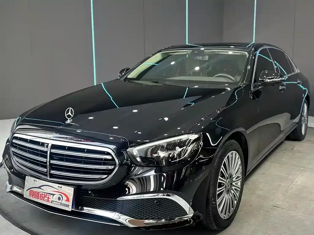 Mercedes-Benz E-Class — фото 1