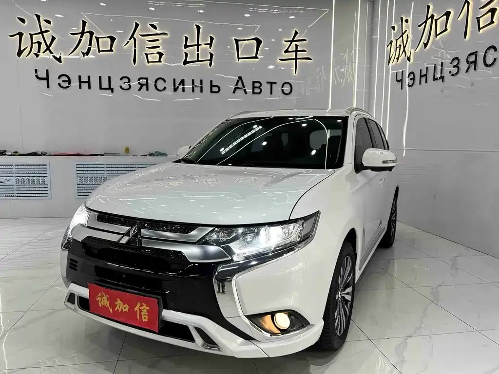Mitsubishi Outlander — фото 1