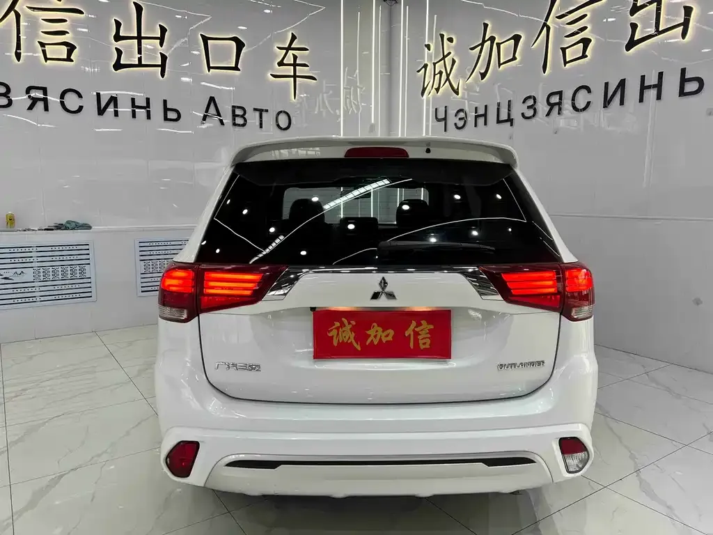 Mitsubishi Outlander — фото 7