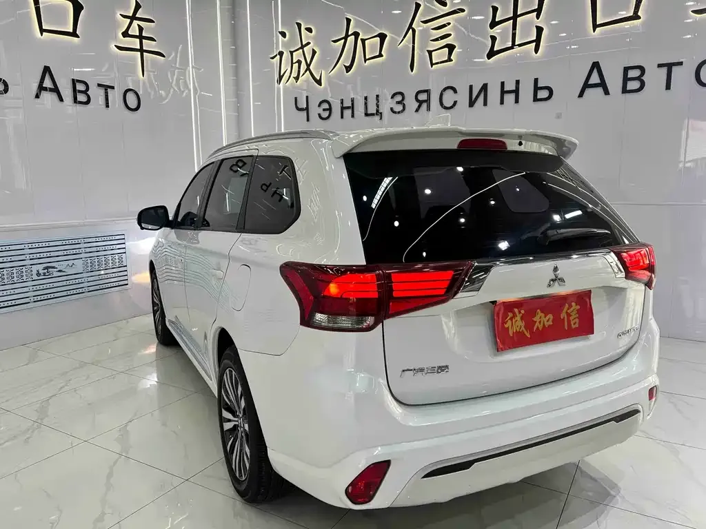 Mitsubishi Outlander — фото 4