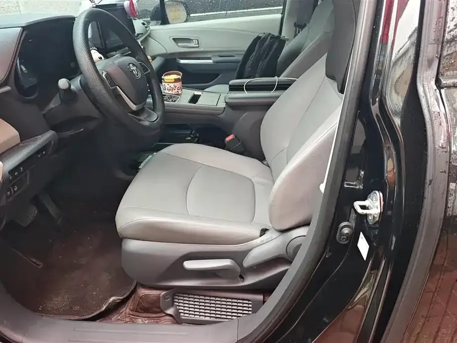 Toyota Granvia 2024 из CN, фото 10