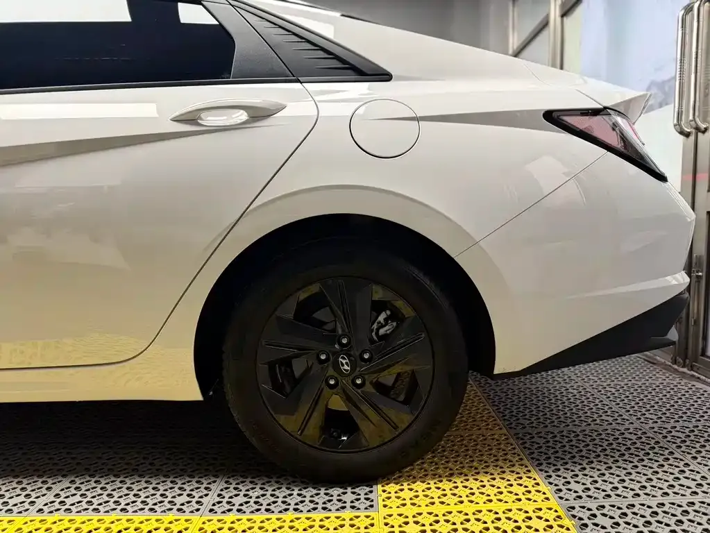 Hyundai Elantra 2023 из CN, фото 10