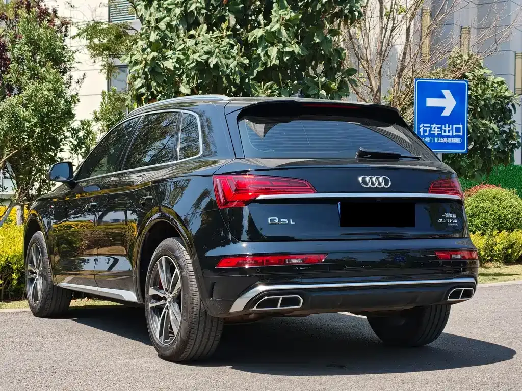Audi Q5L — фото 9