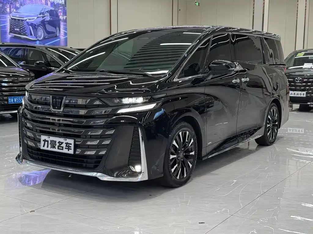 Toyota Vellfire — фото 1