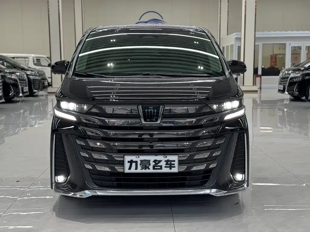 Toyota Vellfire — фото 10