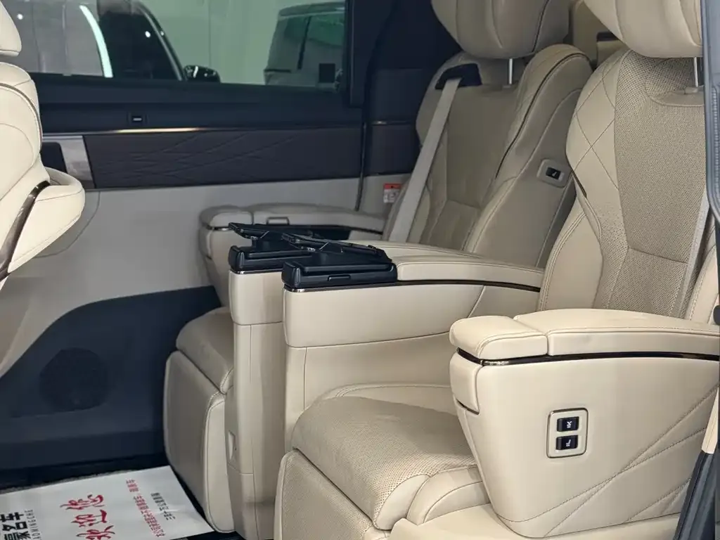 Toyota Vellfire — фото 3