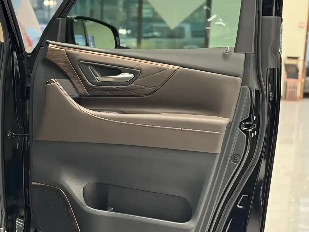 Toyota Vellfire — фото 4