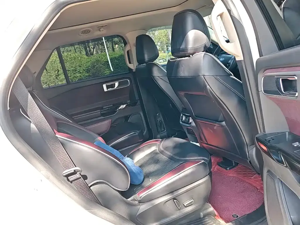 Ford Explorer 2023 из CN, фото 4