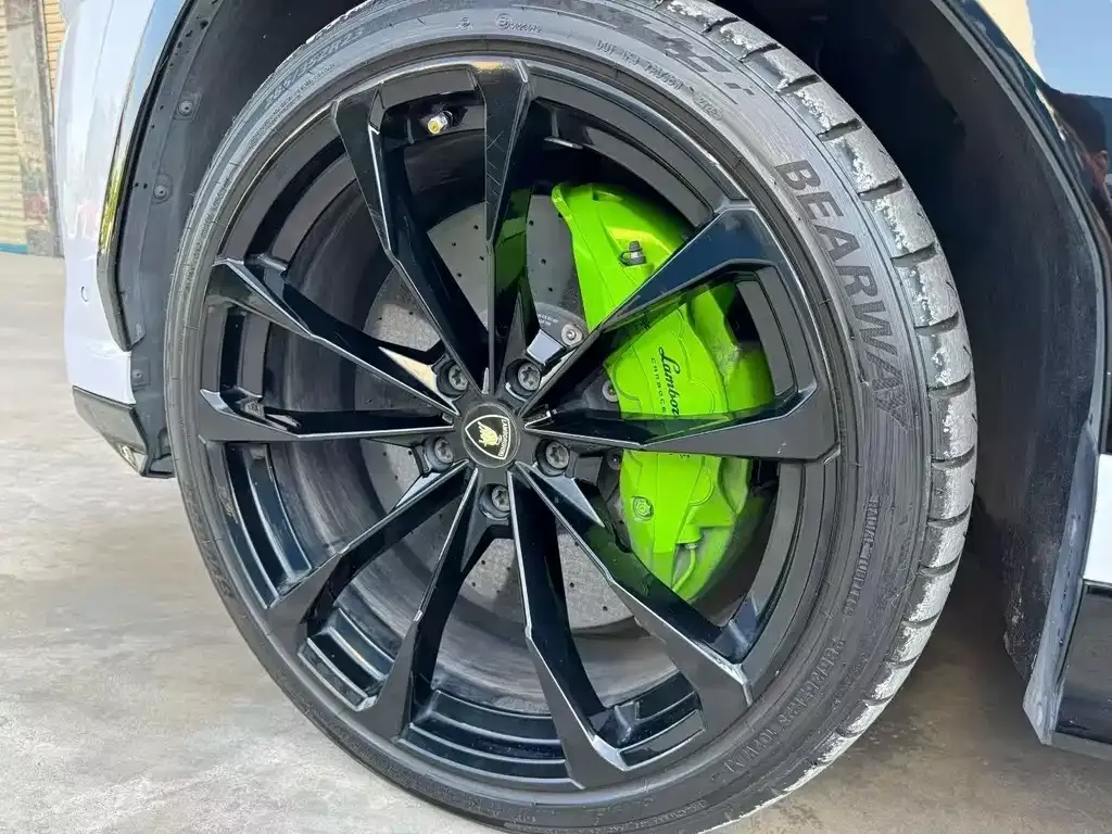 Lamborghini Urus — фото 5