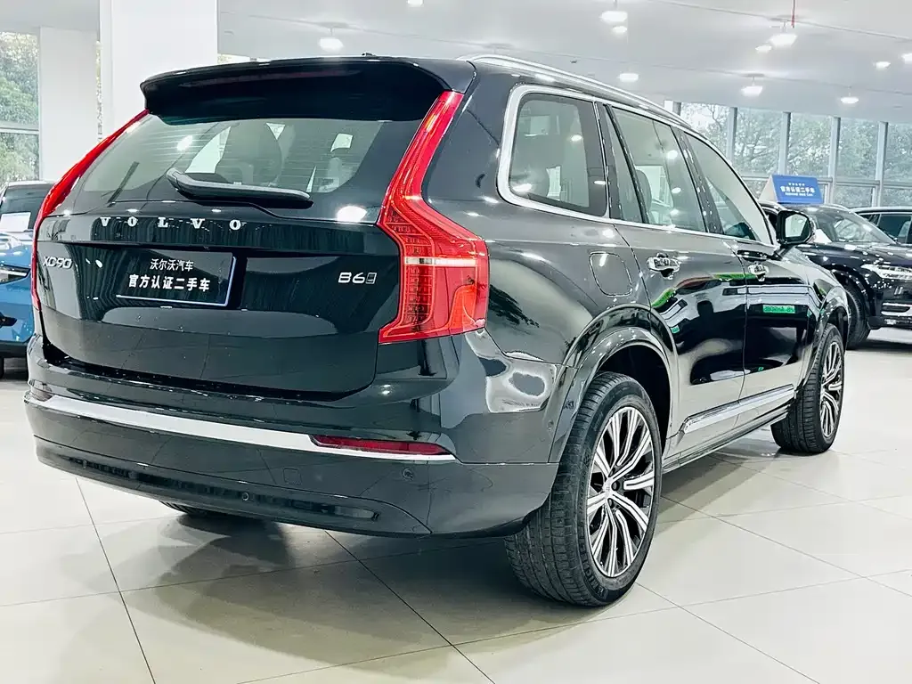 Volvo XC90 — фото 8
