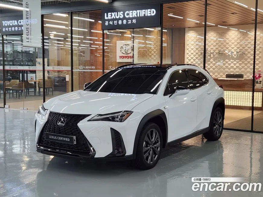 Lexus UX — фото 1