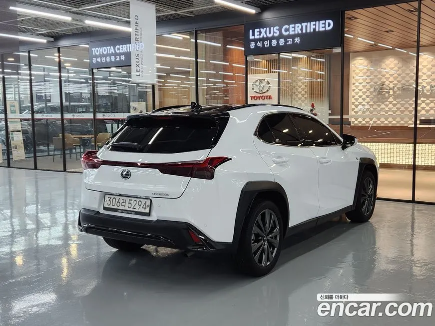 Lexus UX — фото 10