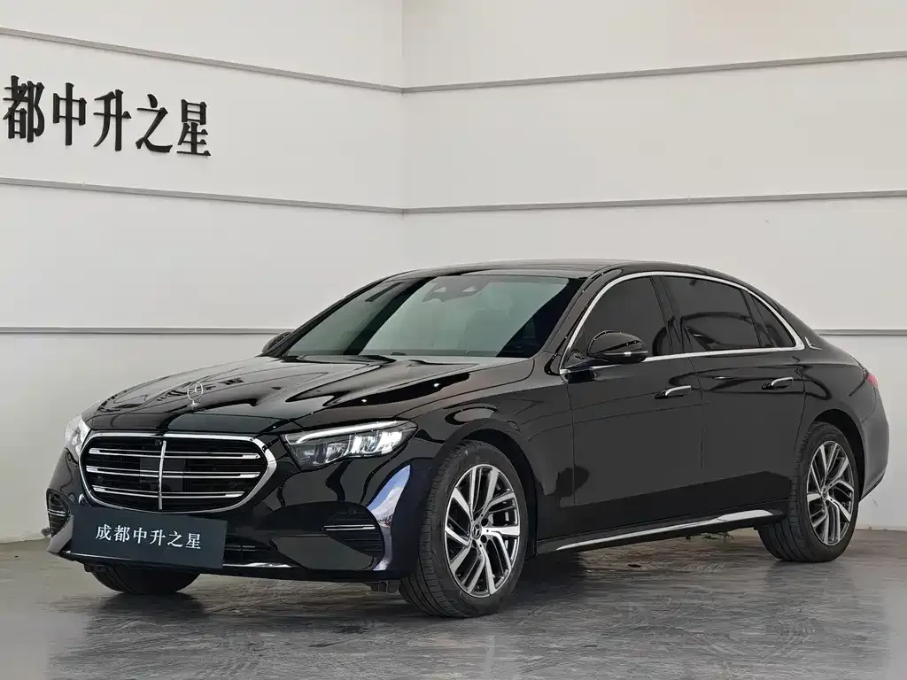 Mercedes-Benz E-Class — фото 1