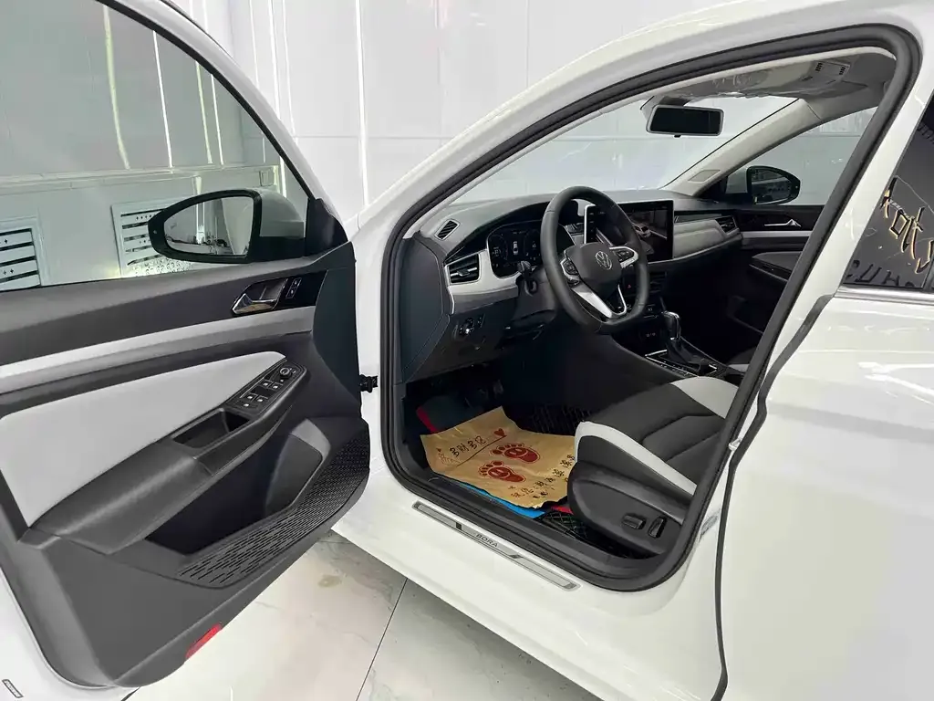 Volkswagen Bora 2023 из CN, фото 2