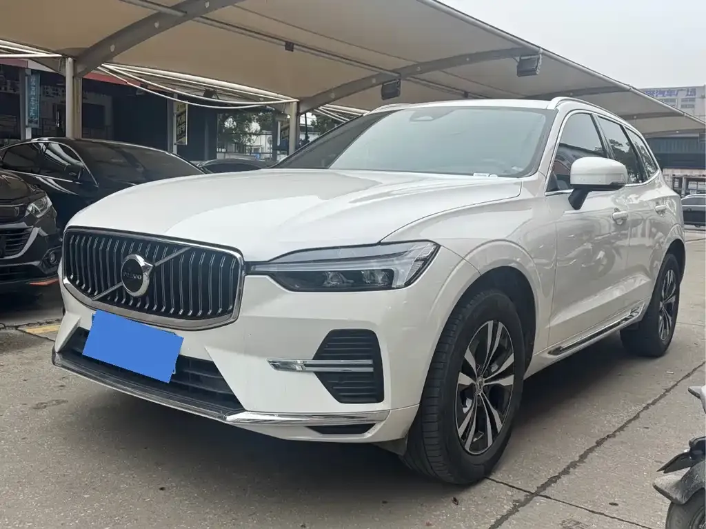 Volvo XC60 — фото 1