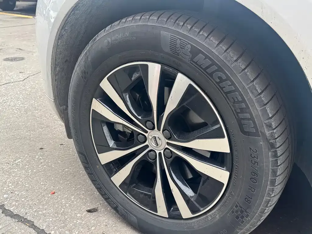 Volvo XC60 — фото 4