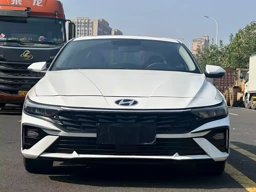 Hyundai Elantra — фото 6
