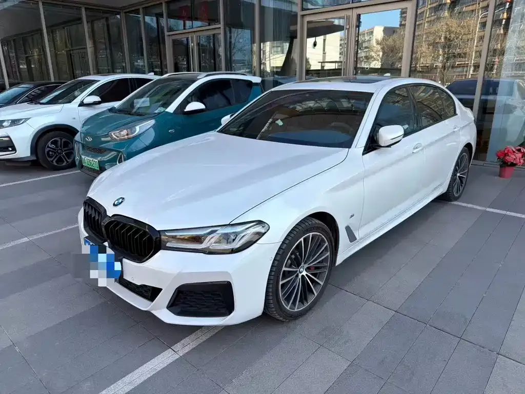 BMW 5 Series — фото 1