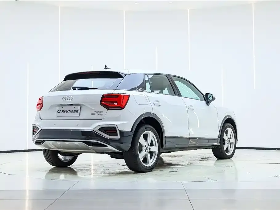 Audi Q2L 2023 из CN, фото 2