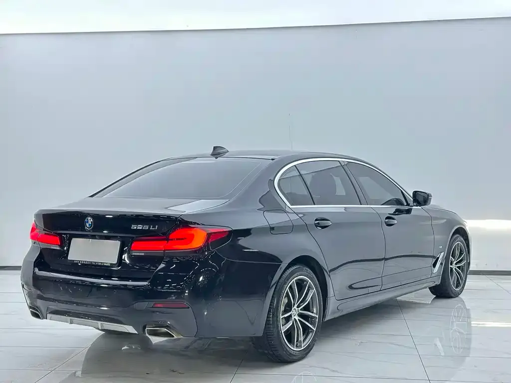 BMW 5 Series — фото 4
