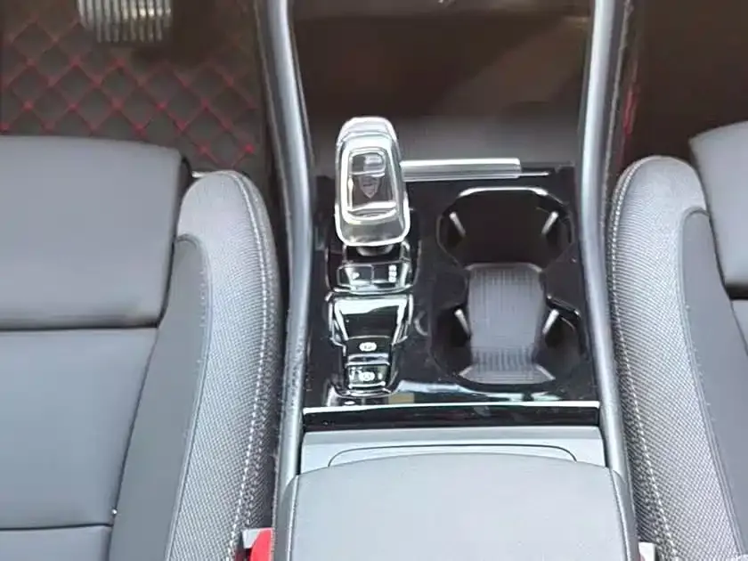 Volvo XC40 2023 из CN, фото 2