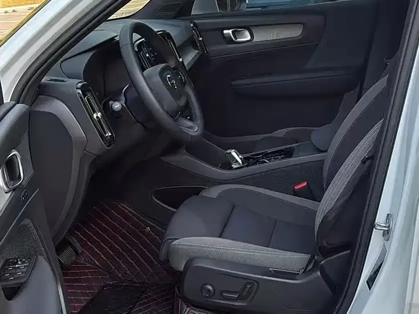Volvo XC40 2023 из CN, фото 3