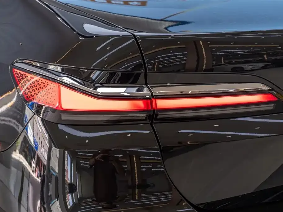 BMW 7 Series 2024 из CN, фото 7