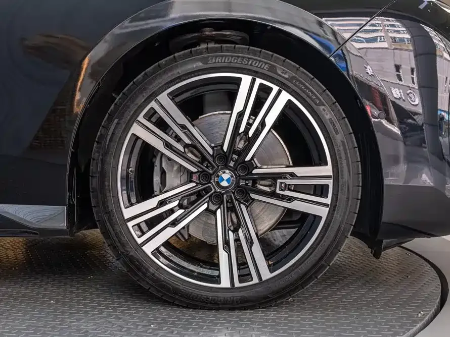 BMW 7 Series 2024 из CN, фото 9