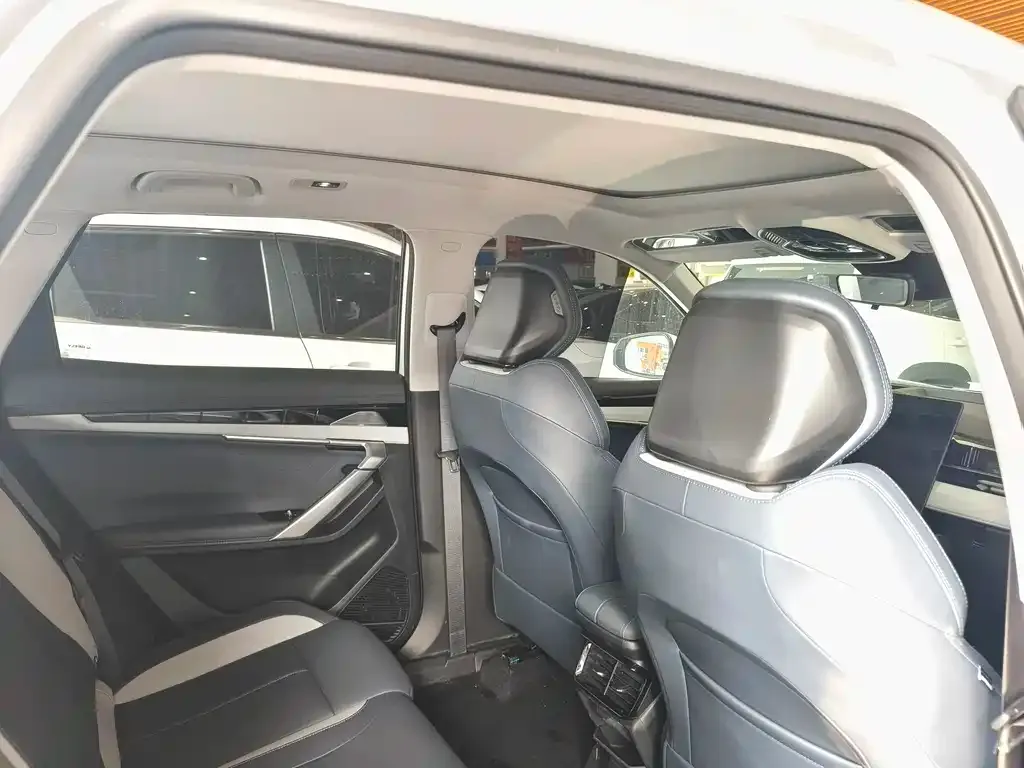 Geely Boyue L 2024 из CN, фото 3