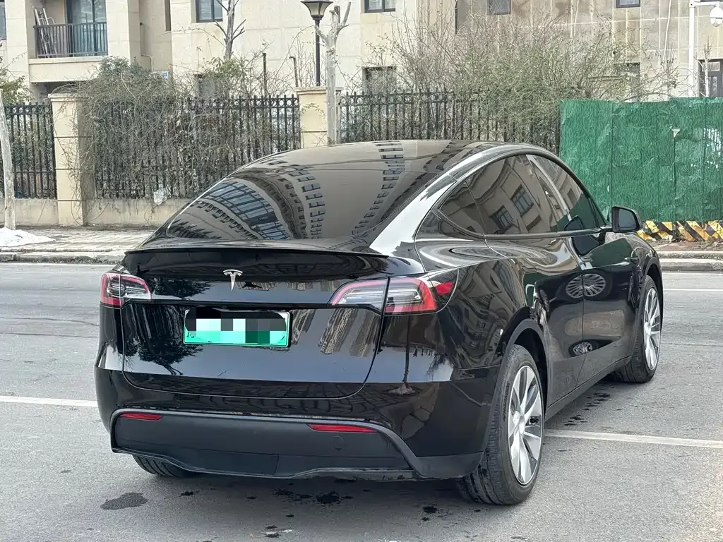 Tesla Model Y — фото 7