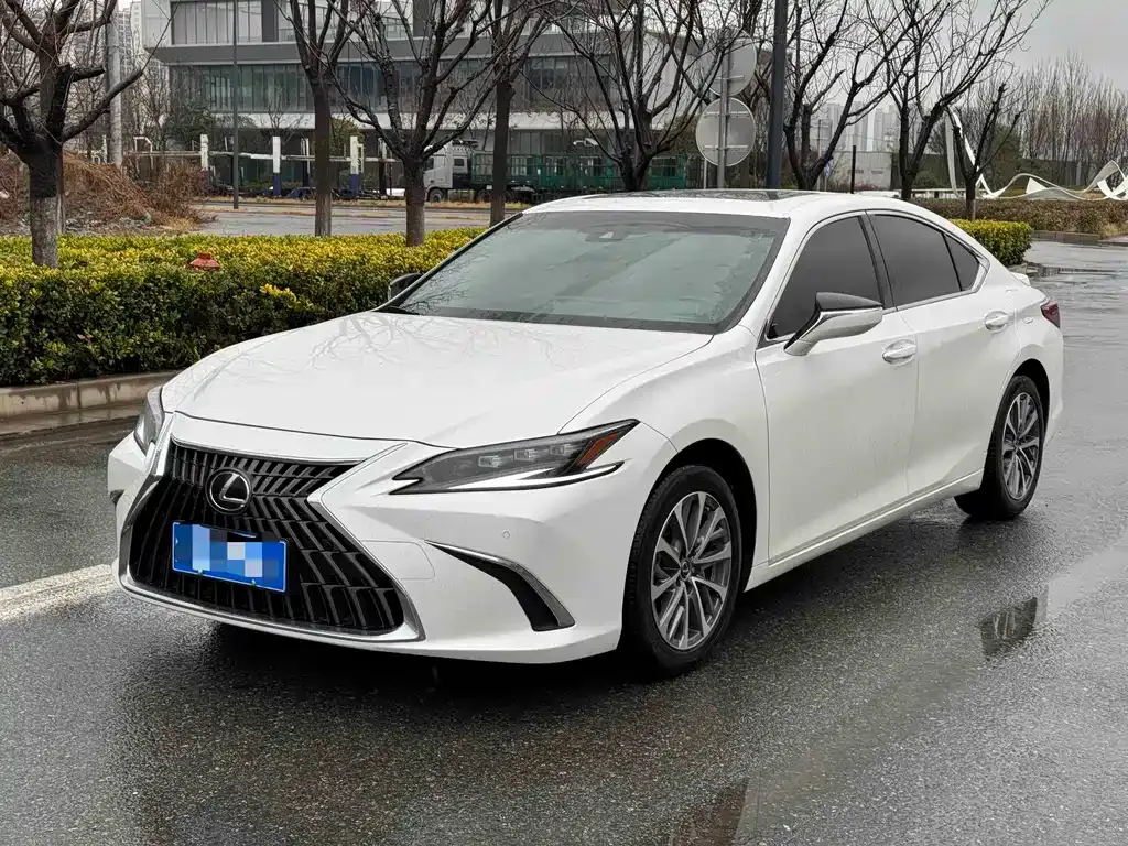 Lexus ES — фото 1