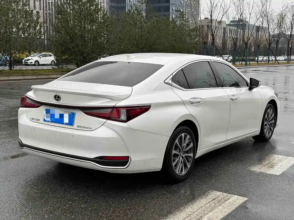 Lexus ES — фото 8
