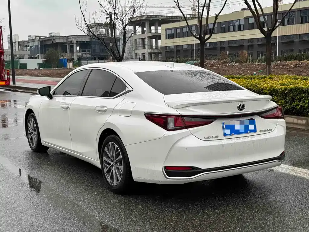Lexus ES — фото 4