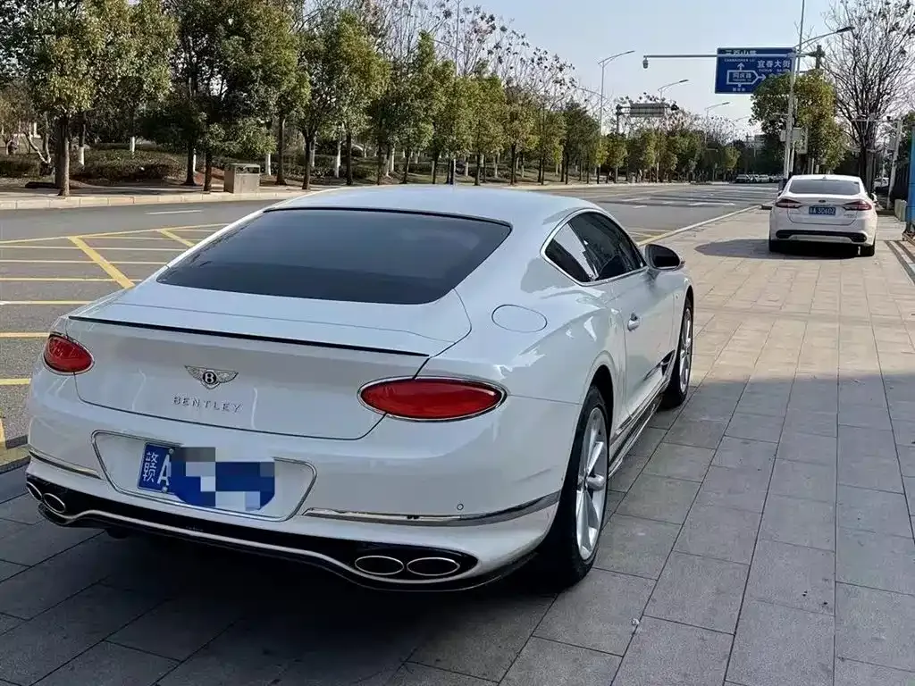 Bentley Continental 2021 из CN, фото 3