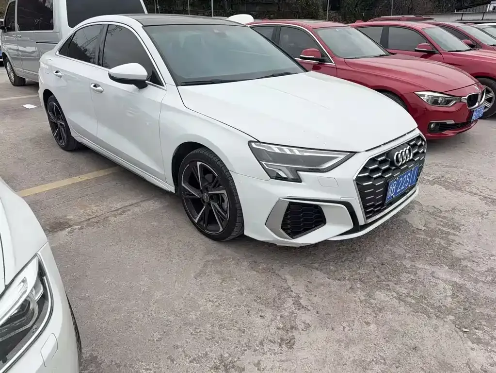Audi A3 — фото 1