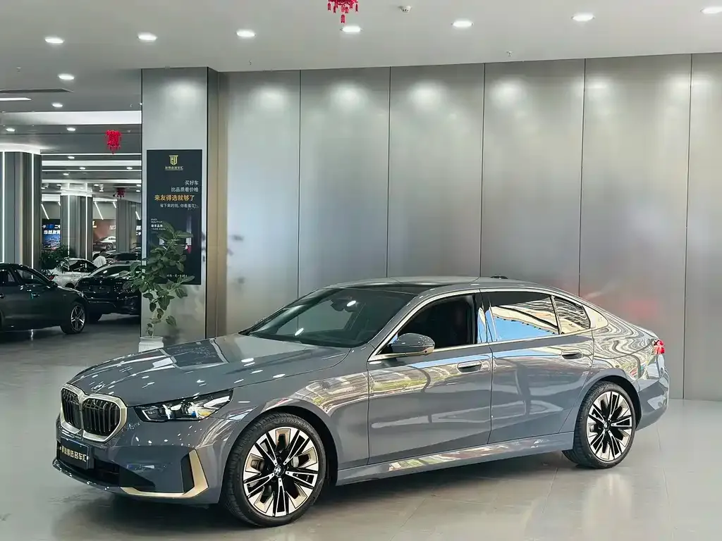 BMW 5 Series — фото 1