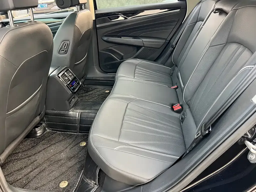 Volkswagen Passat — фото 10