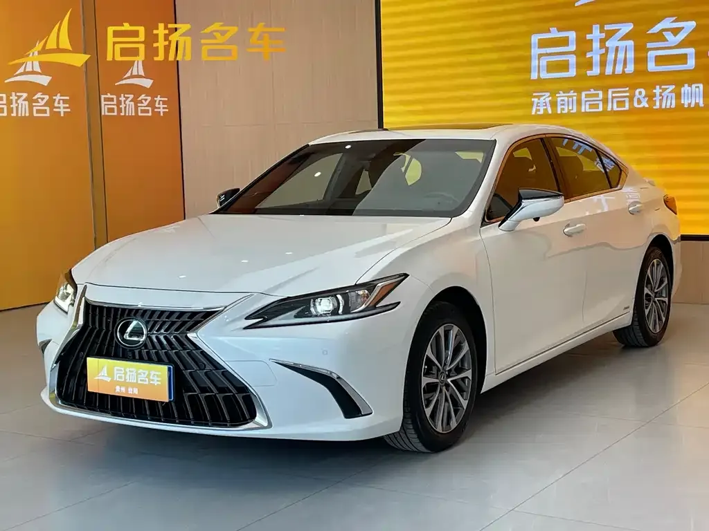 Lexus ES — фото 1