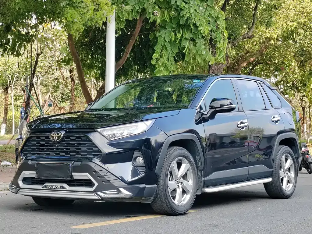 Toyota RAV4 2021 из CN, фото 1