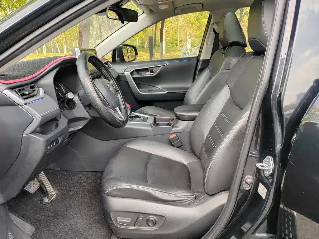 Toyota RAV4 2021 из CN, фото 3