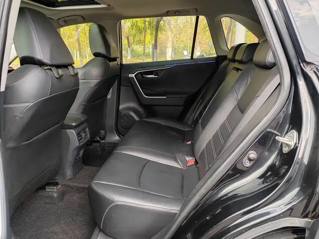 Toyota RAV4 2021 из CN, фото 4