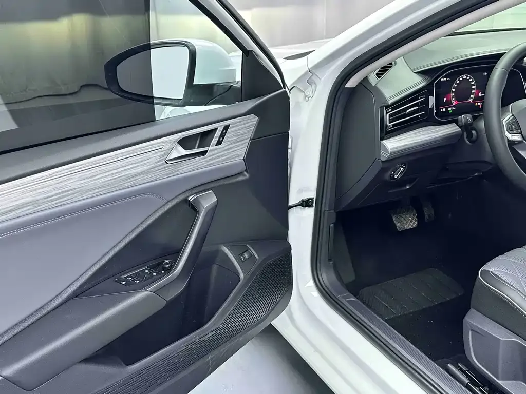 Volkswagen Sagitar 2022 из CN, фото 8