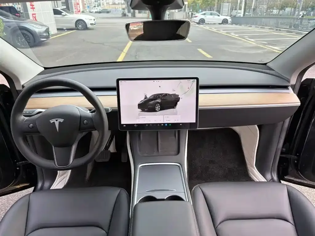 Tesla Model Y — фото 3
