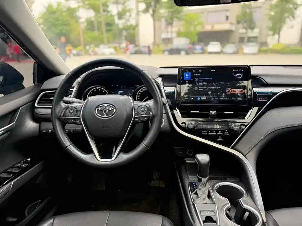 Toyota Camry — фото 10
